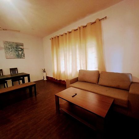 Strawberry Swing Homestay Гувахати Экстерьер фото