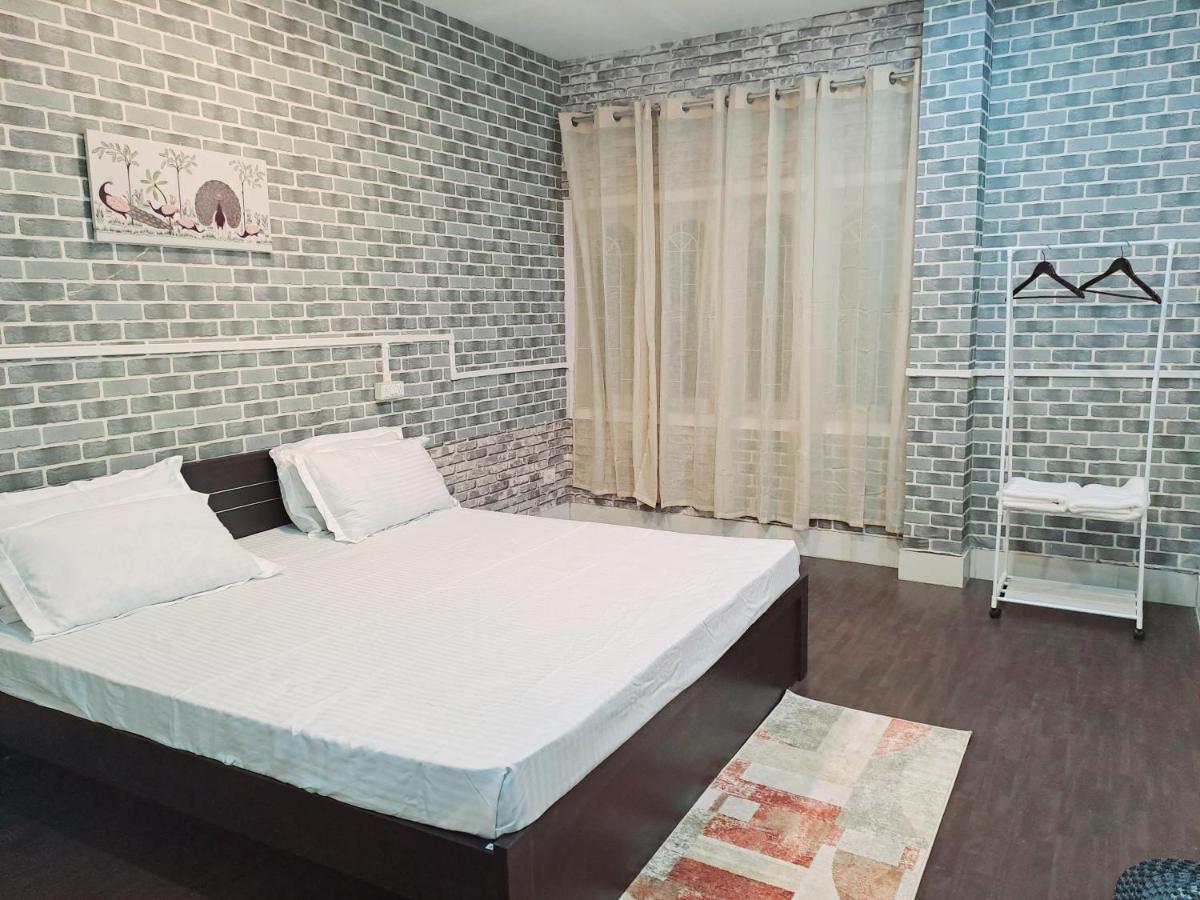 Strawberry Swing Homestay Гувахати Экстерьер фото