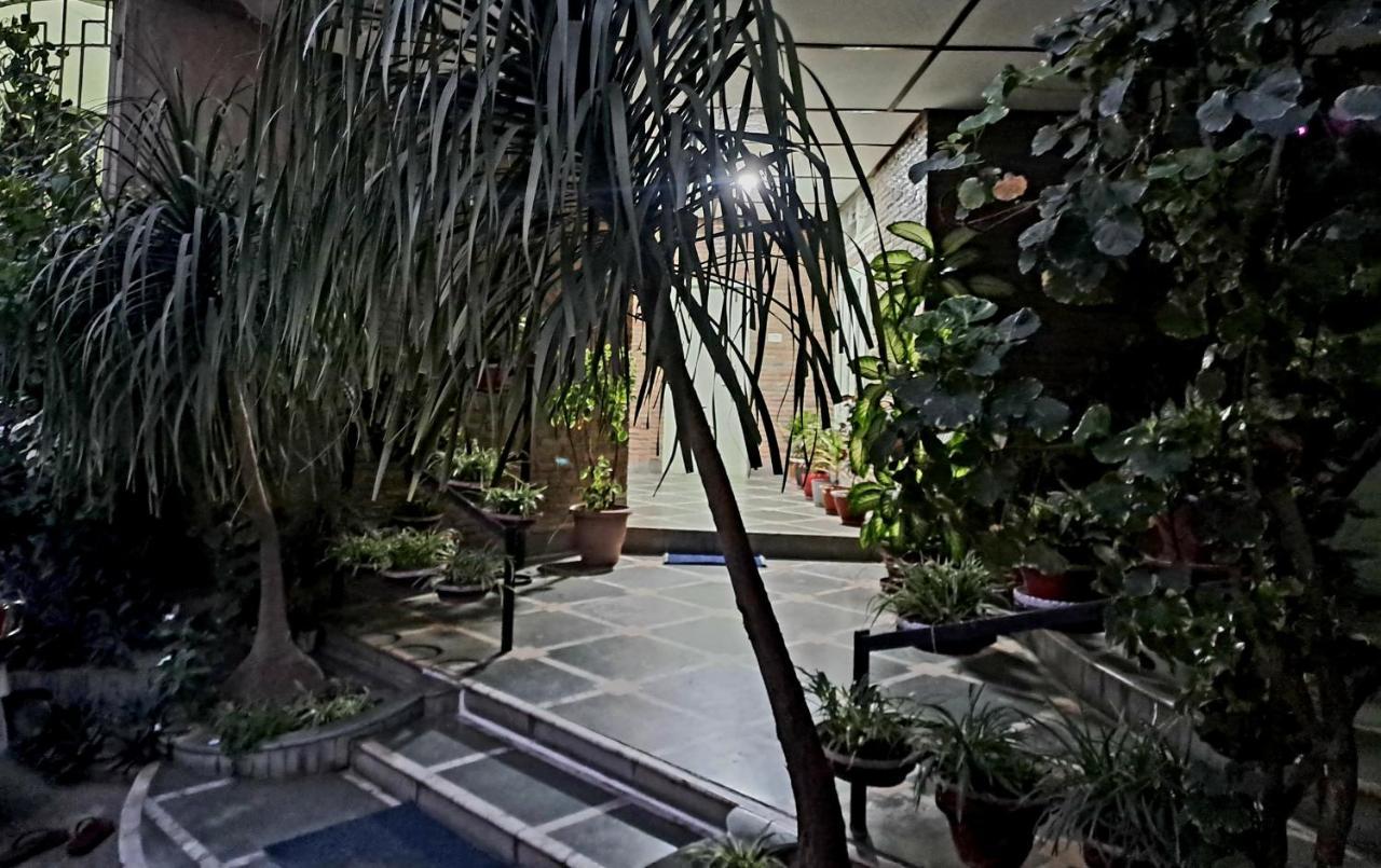 Strawberry Swing Homestay Гувахати Экстерьер фото